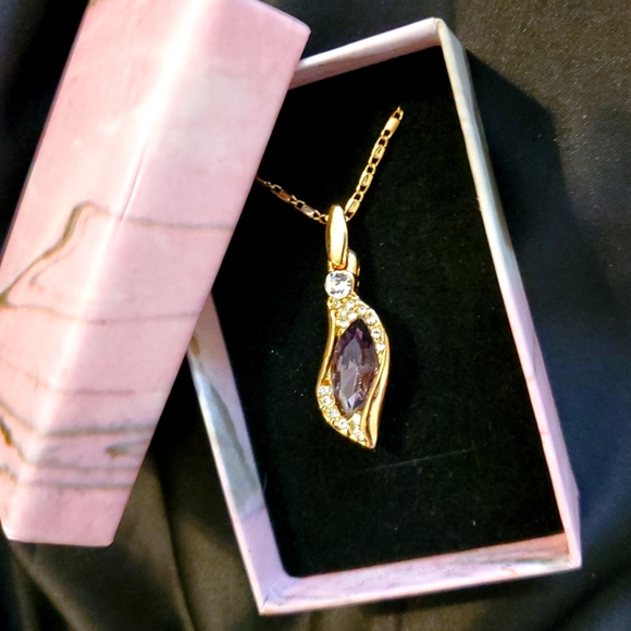 Necklace - Picture 1 of 7